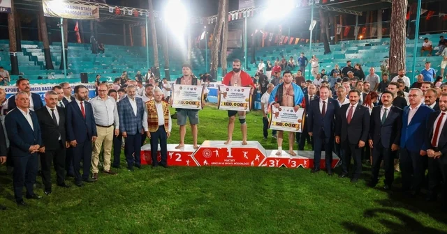 Aba Güreşi Festivali nde güreş ağası Türk Devletleri Teşkilatı Aksakallar Heyeti Başkanı Binali Yıldırım oldu Tütün dizme yarışması renkli görüntülere sahne oldu Hatay Haberleri Habertürk Yerel Haberler