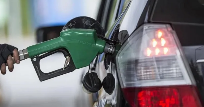 Benzine peş peşe zamlar! Tabelanın başı döndü Sözcü Gazetesi