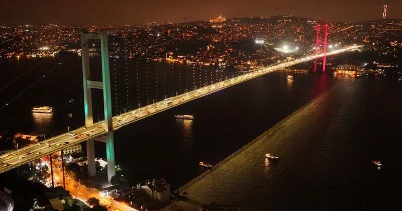 15 Temmuz Şehitler Köprüsü ne Mekke Anlaşması na özel ışıklandırma!