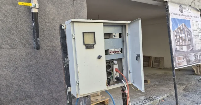Eskişehir de kapağı açık bırakılan elektrik panosu korkutuyor Eskişehir Haberleri Habertürk Yerel Haberler