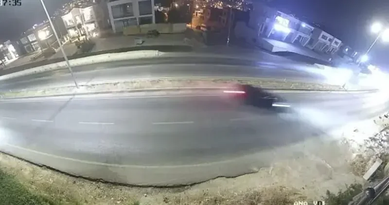 Bodrum da otomobilin takla attığı kaza kamerada: 2 yaralı