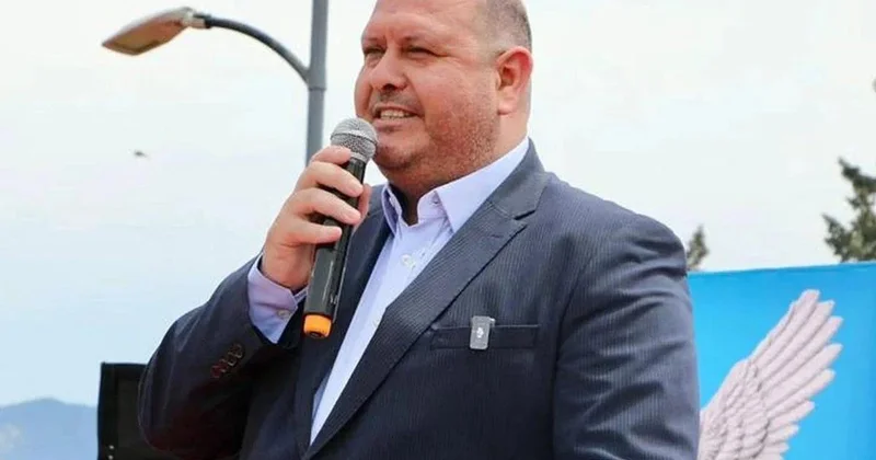 Sevgilisi ile müstehcen mesajları ortaya çıkan İlkay Çiçek CHP’den istifa etti