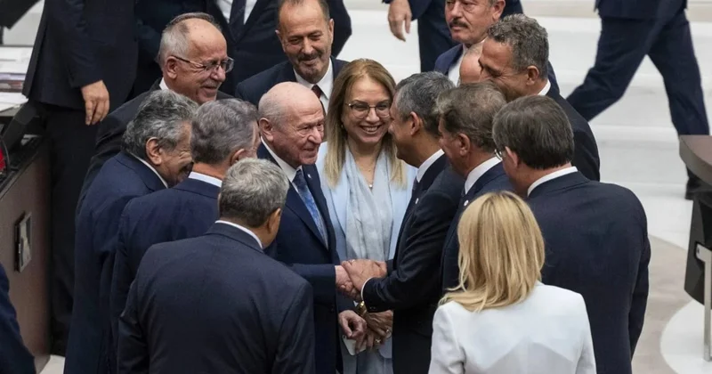Güne damga vuran diyalog: Biz 57 yıldır uğraşıyoruz, siz bir gecede 91 milletvekiline nasıl ulaştınız? Sözcü Gazetesi