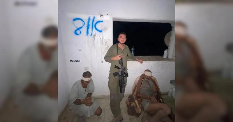 Gazze de 3 fotoğrafla belgelenen vahşet: İsrail iki yaşlı Filistinliyi canlı kalkan yaptıktan sonra infaz etti