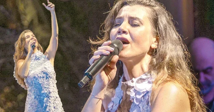 Gökçe Bahadır bebeğiyle sahnede