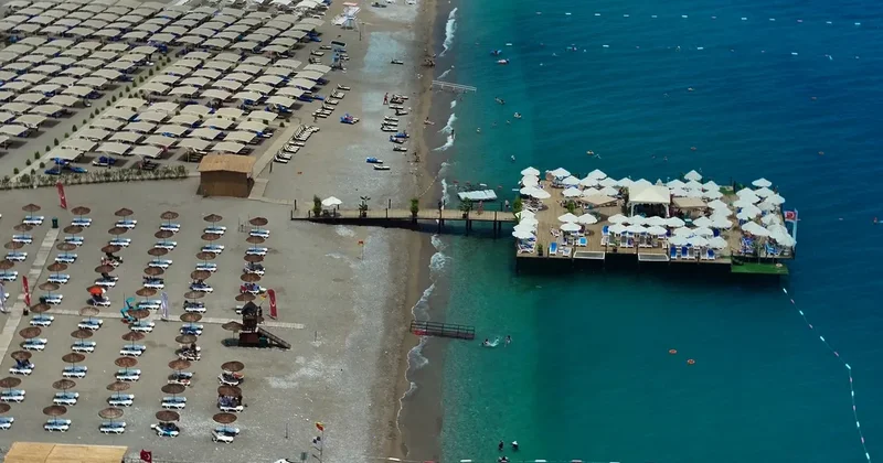 Antalya halk plajları iki milyonu aşkın ziyaretçiyle dolup taştı