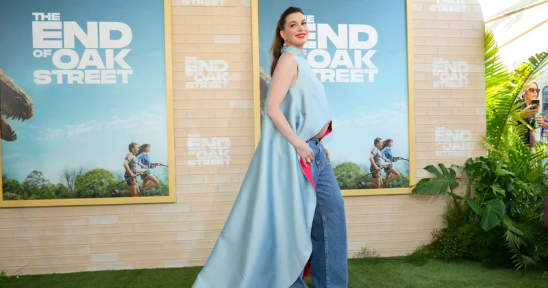 Üçüncü çocuğuna hamile Anne Hathaway in gala stili
