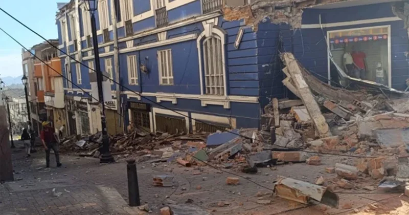 Kolombiya nın Medellin şehrinde 7,4 büyüklüğünde yıkıcı deprem Son Haberler