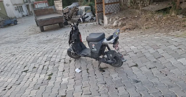 Kamyonete çarpan elektrikli bisikletten düşen çocuk yaralandı Kütahya Haberleri Habertürk Yerel Haberler
