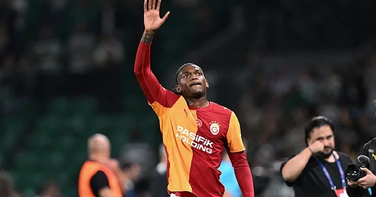 Sporting taraftarından Leao ya protesto!