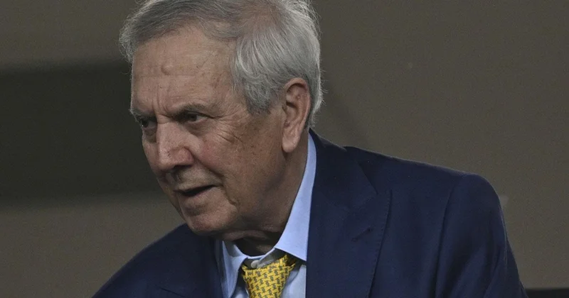 Takımı geride olan Aziz Yıldırım devre arasında harekete geçti