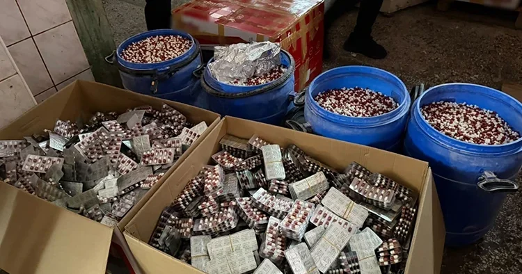 Mersin de fırın görünümlü zehir zulası: Varil varil uyuşturucu hap çıktı