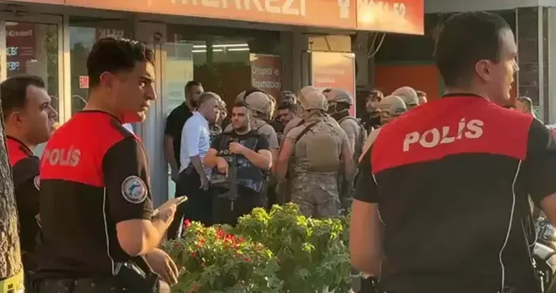 Özel güvenliğin silahıyla bankadaki 5 kişiyi rehin alan şüpheli tutuklandı