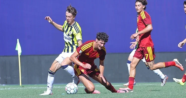 Fenerbahçe nin gençleri Roma karşısında 2 0 ı koruyamadı