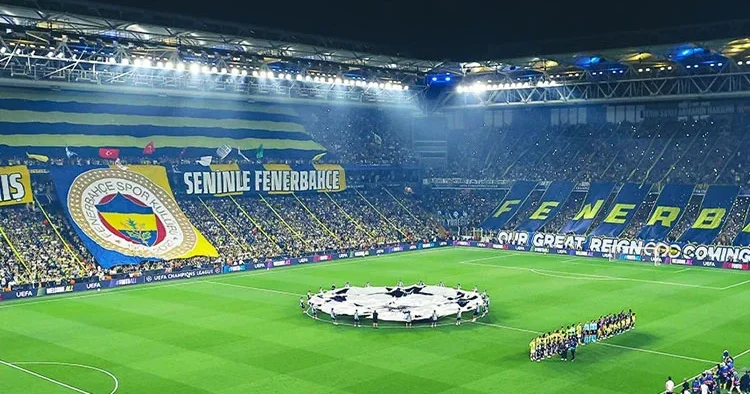 Kadıköy de tarihi gece: Fenerbahçe Roma!