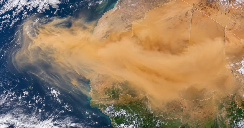 NASA uydu görüntülerini paylaştı: Ülkenin üzerini dev toz bulutu kapladı Sözcü Gazetesi