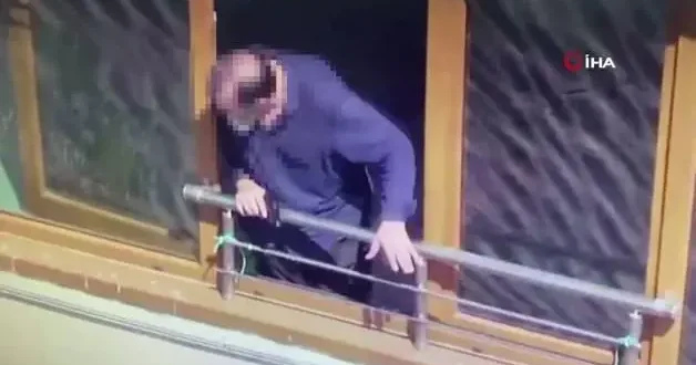 Maltepe’de dehşet saçan silahlı saldırganın gözaltına alındığı anlar kamerada