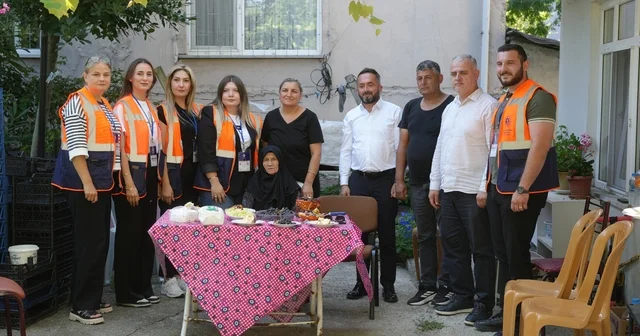 85 yaşındaki Emine nineye sürpriz doğum günü: İlk kez doğum günüm kutlandı, pastayı görünce şoke oldum Samsun Haberleri Habertürk Yerel Haberler