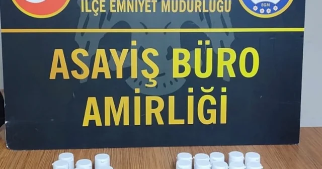 İzmir de uyuşturucu operasyonunda 2 şüpheli tutuklandı Bin 558 uyuşturucu hap ele geçirildi İzmir Haberleri Habertürk Yerel Haberler