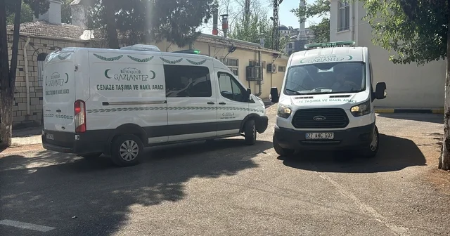 Halı yıkarken elektrik akımına kapılan 2 kadının cenazesi teslim edildi Damda halı yıkarken elektrik akımına kapılan 2 kadın hayatını kaybetti Gaziantep Haberleri Habertürk Yerel Haberler