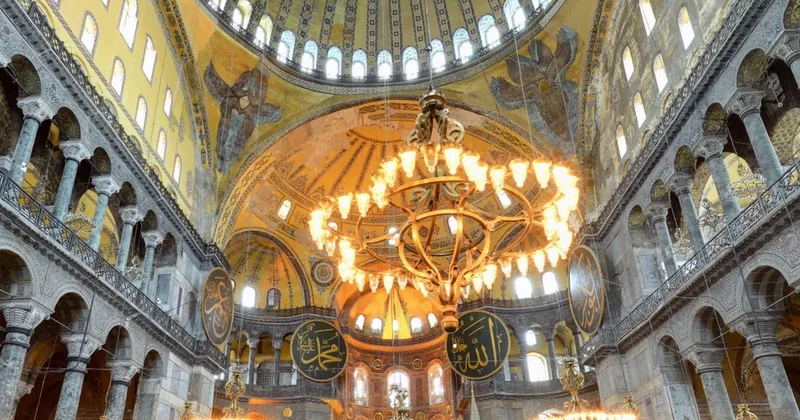Bakan Ersoy duyurdu: Ayasofya’da yeni aşamaya geçildi! “Her adımı bilimsel hassasiyetle atıyoruz”