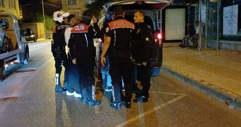 Ehliyetsiz sürücünün aracında 680 uyuşturucu hap ve metamfetamin ele geçirildi