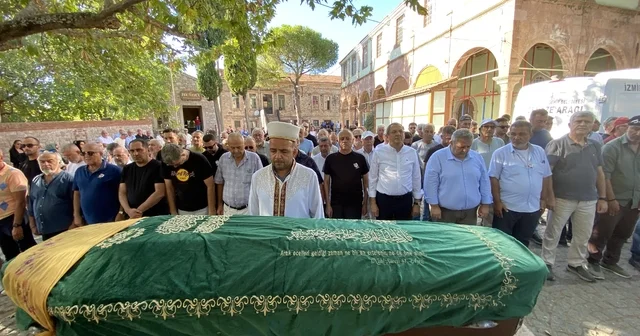Ayvalık ın tanınmış avukatlarından Günay Benli nin acı günü Avukat Günay Benli, 95 yaşındaki annesi Münevver Benli yi son yolculuğuna uğurladı Balıkesir Haberleri Habertürk Yerel Haberler
