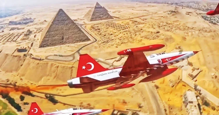Rum lider Mısır’da Türk Yıldızları’nı izledi