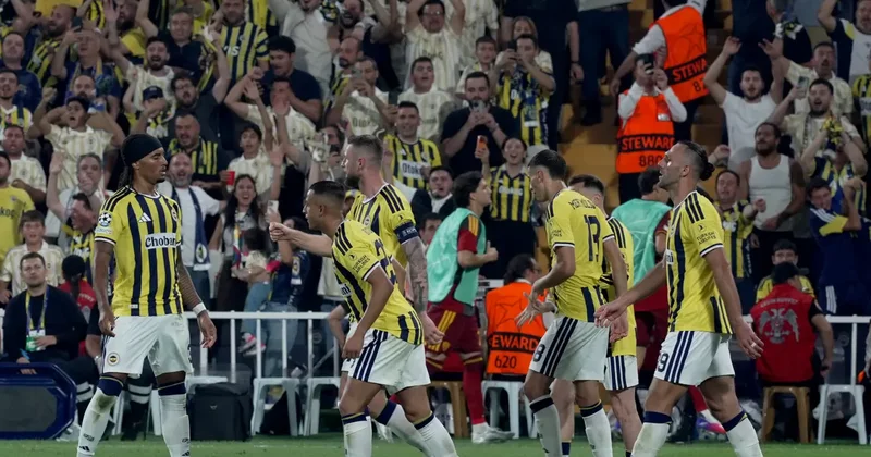 Fenerbahçe nin yıldızı istifayı canlı yayında öğrendi! Şaşkınlığı gündem oldu