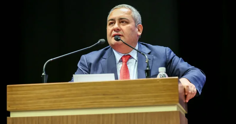 Mesut Özarslan dan gövde gösterisi: Belediye ve teşkilat et ve tırnak gibi olacak