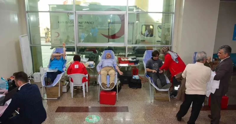 Ordu’da sağlık çalışanları ve vatandaşlardan kan bağışı seferberliği