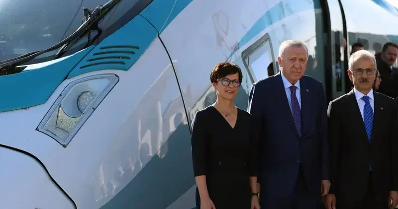 Bakan Uraloğlu: “Hızlı tren ağımızı Çerkezköy Kapıkule hızlı tren hattımızla birlikte 2 bin 604 kilometreye yükselttik