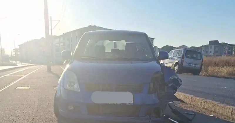 Eskişehir’de tramvay yolu üzerinde araç kazası