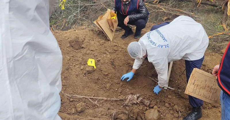 20 yıl önce öldürülen adamın kemikleri bulundu: Aile üyeleri itiraf etti, 2 oğlu tutuklandı Sözcü Gazetesi