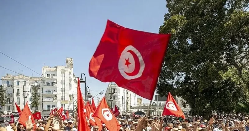 Tunus ta sendikalar, ekonomik kriz ve siyasi gerilimin gölgesinde iktidara karşı güç arayışında