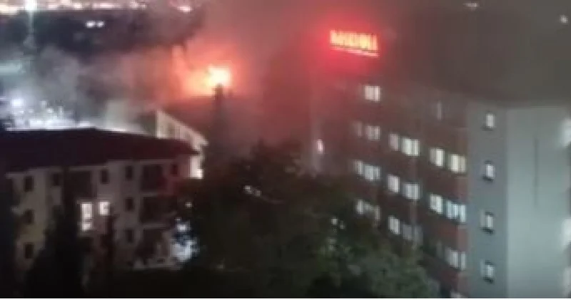Kartal Koşuyolu Yüksek İhtisas Hastanesi nin çatısında çıkan yangına müdahale sürüyor Son dakika haberleri
