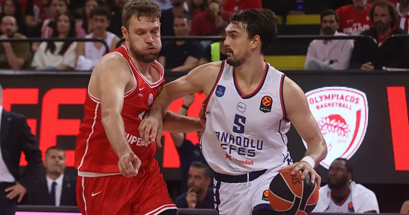 Anadou Efes, Olimpiakos’a farklı mağlup!