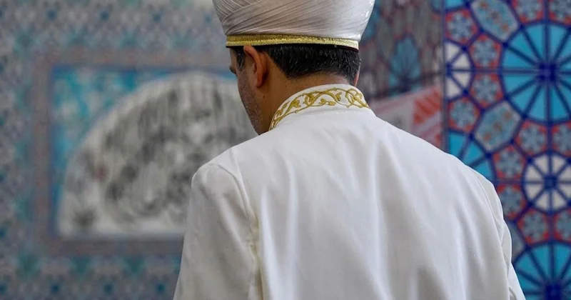 Namaz vaktinde camiye gelmeyen imam, cemaat tarafından mezarlıkta ölü bulundu