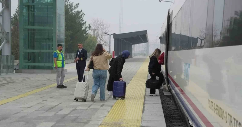Hızlı tren seferleri başladı! İki şehir arası artık 54 dakika