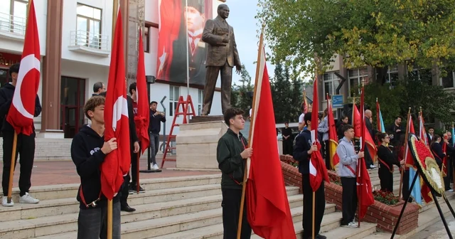 Aydın da 10 Kasım Atatürk ü Anma törenleri gerçekleşti Gençlerin Atatürk gösterisi ayakta alkışlandı Aydın Haberleri
