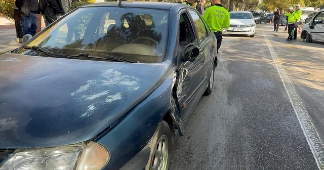 Elazığ da trafik kazası: Hafif ticari araç ile otomobil çarpıştı Elazığ Haberleri