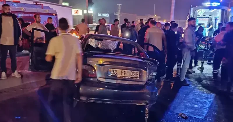 Otomobil ile çarpışan yolcu minibüsü, sulama kanalına düştü: 10 yaralı