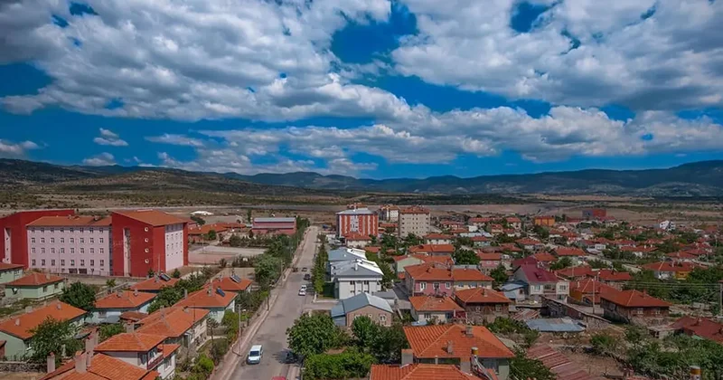 Bir ilçe köy oluyor: Acilen taşınacak 350 kişiyi arıyorlar!