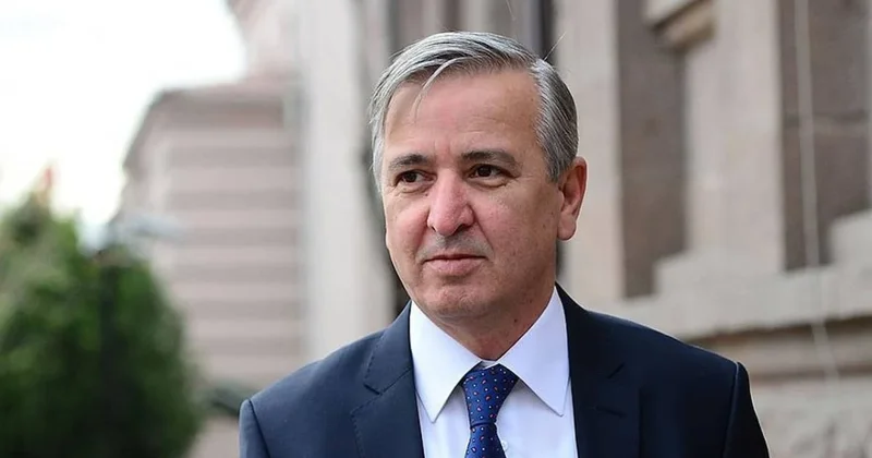 Yeni Şafak, Aydın Ünal ın Atatürk ü hedef alan yazısını kaldırdı Sözcü Gazetesi