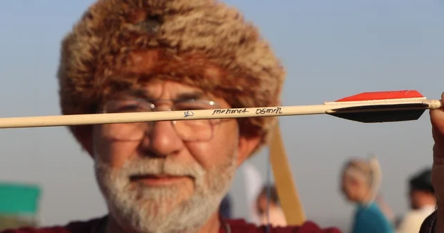 Hobi olarak başladığı okçuluk sporu ve yay ustalığında yarım asrı devirdi Adana Haberleri