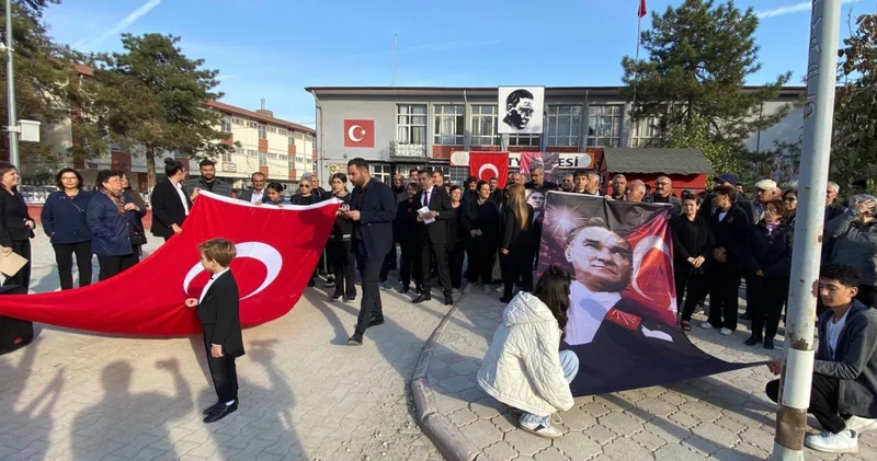 CHP, 10 Kasım’da okullarda anma töreni düzenledi: Tatille gölgeleyemezsiniz