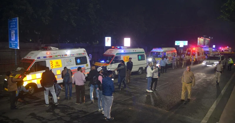 Hindistan da bir araçta meydana gelen patlamada 8 kişi hayatını kaybetti