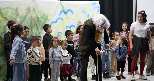 Kartepe de hem büyüklere hem küçüklere tiyatro ziyafeti Kocaeli Haberleri
