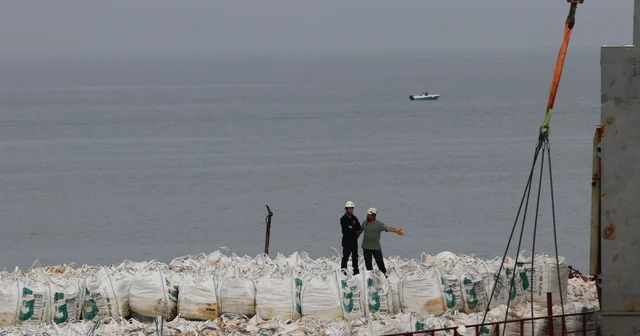 Kocaeli de karaya oturan gemideki yükün tahliyesine başlandı Kocaeli Haberleri