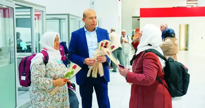 41 yıllık evli çınarlar umreden döndü Gündem Haberleri